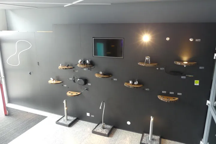 Show-Wand mit Display Maße in cm ca. 560 x 250